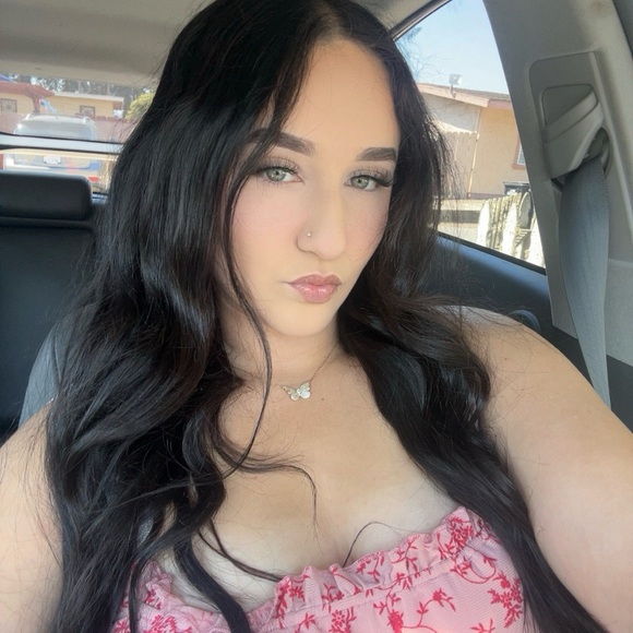 Meet your Posher, Jayleene Castro - Picture 4 of 4